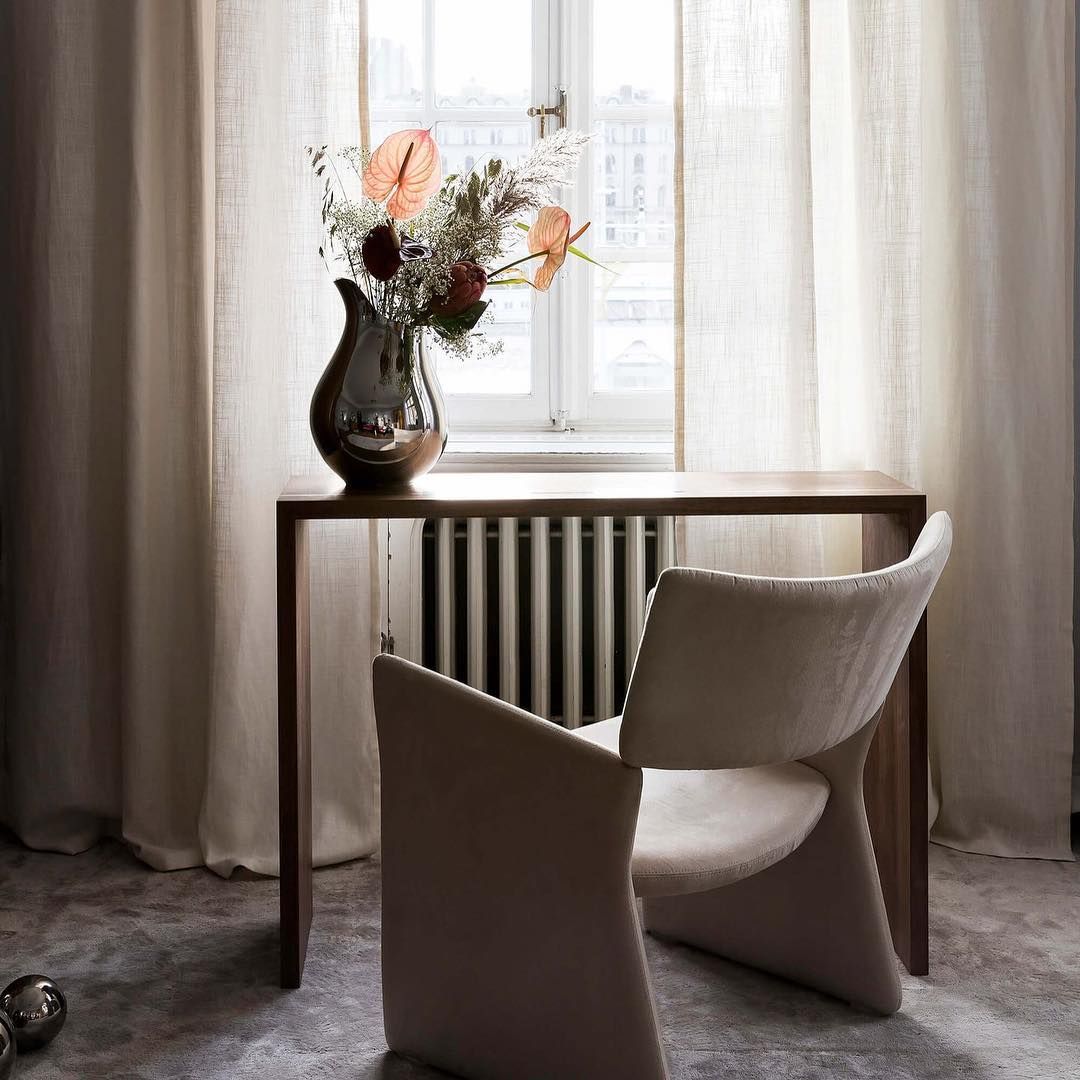 Crown Easy Chair